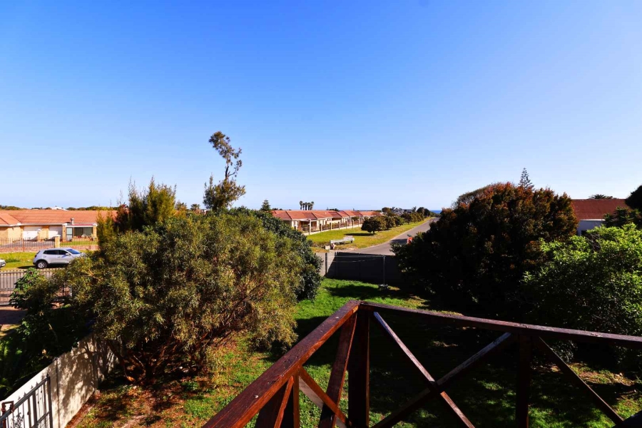 6 Bedroom Property for Sale in Sandbaai Western Cape